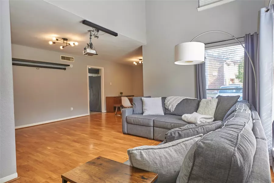 9234 Westwood Village DR #17, Houston, TX 77036