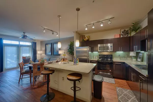 Houston, TX 77054,8877 Lakes At 610 DR #438