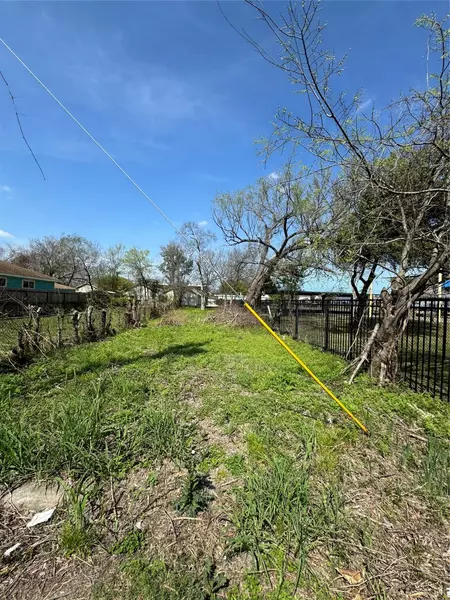 715 E 34th ST, Houston, TX 77022