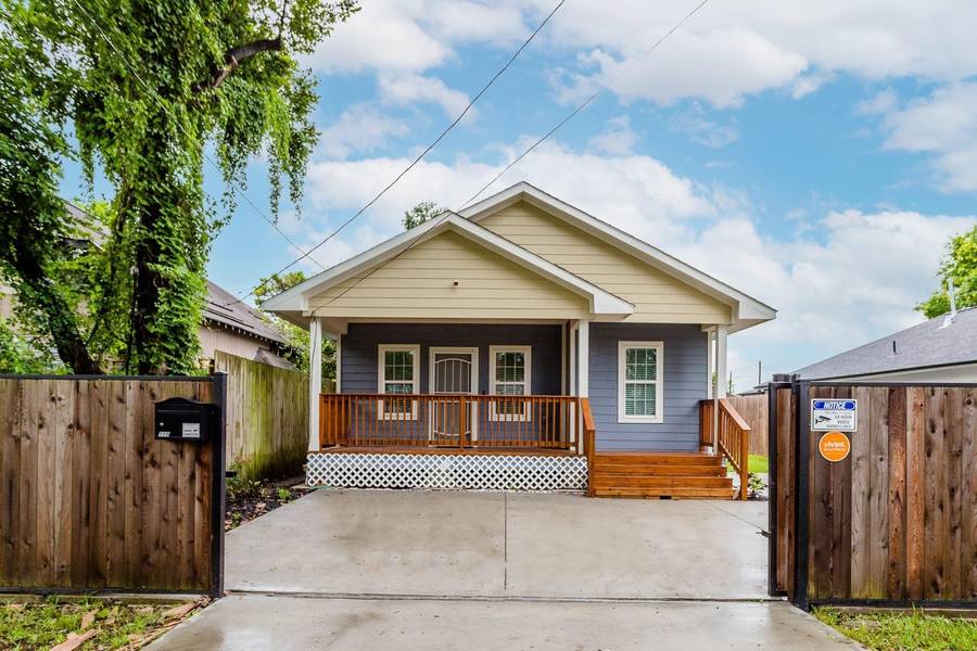 110 Amundsen ST, Houston, TX 77009