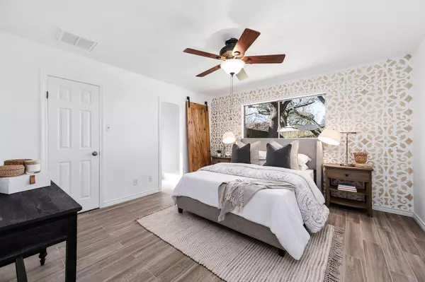 Houston, TX 77062,935 Redway LN