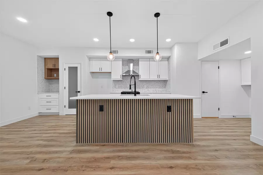 2123 Lake Village DR, Houston, TX 77339