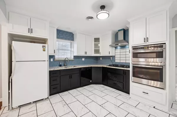 Baytown, TX 77520,300 Forrest ST