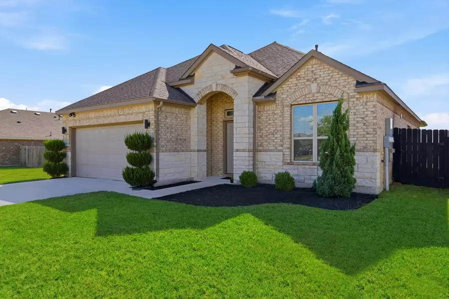 8701 Explorer DR, Texas City, TX 77591