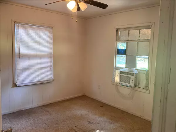 Clute, TX 77531,137 W Orchard ST