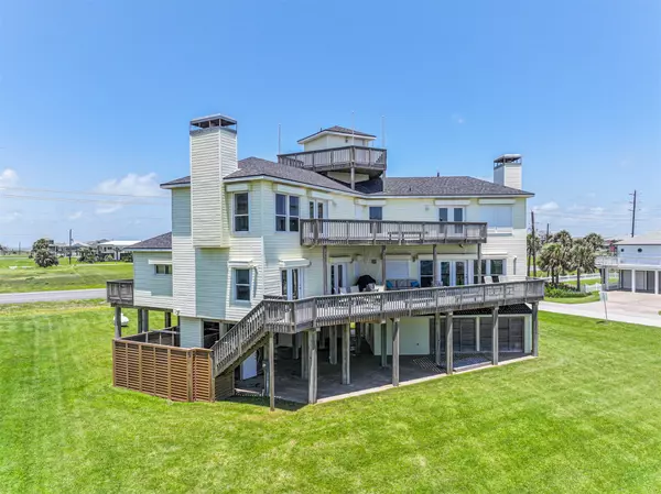 18806 W De Vaca LN, Galveston, TX 77554