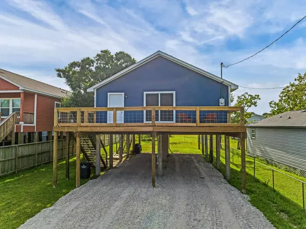1030 12th ST, Dickinson, TX 77539