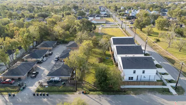 Houston, TX 77033,5006 Carmen ST