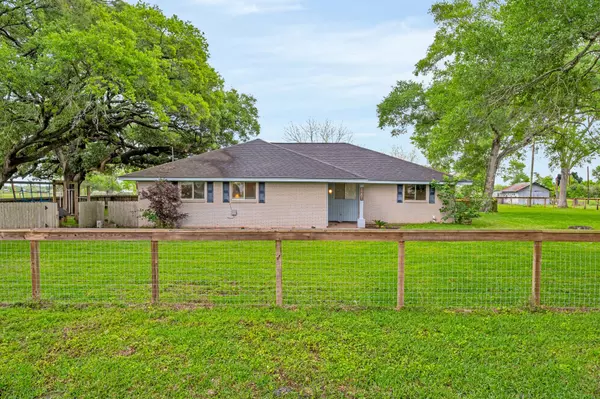 16401 1st ST, Rosharon, TX 77583