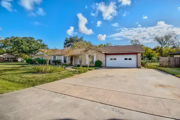 Jones Creek, TX 77541,78 Ivy CT