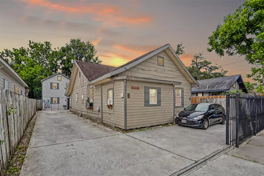7044 Avenue E, Houston, TX 77011
