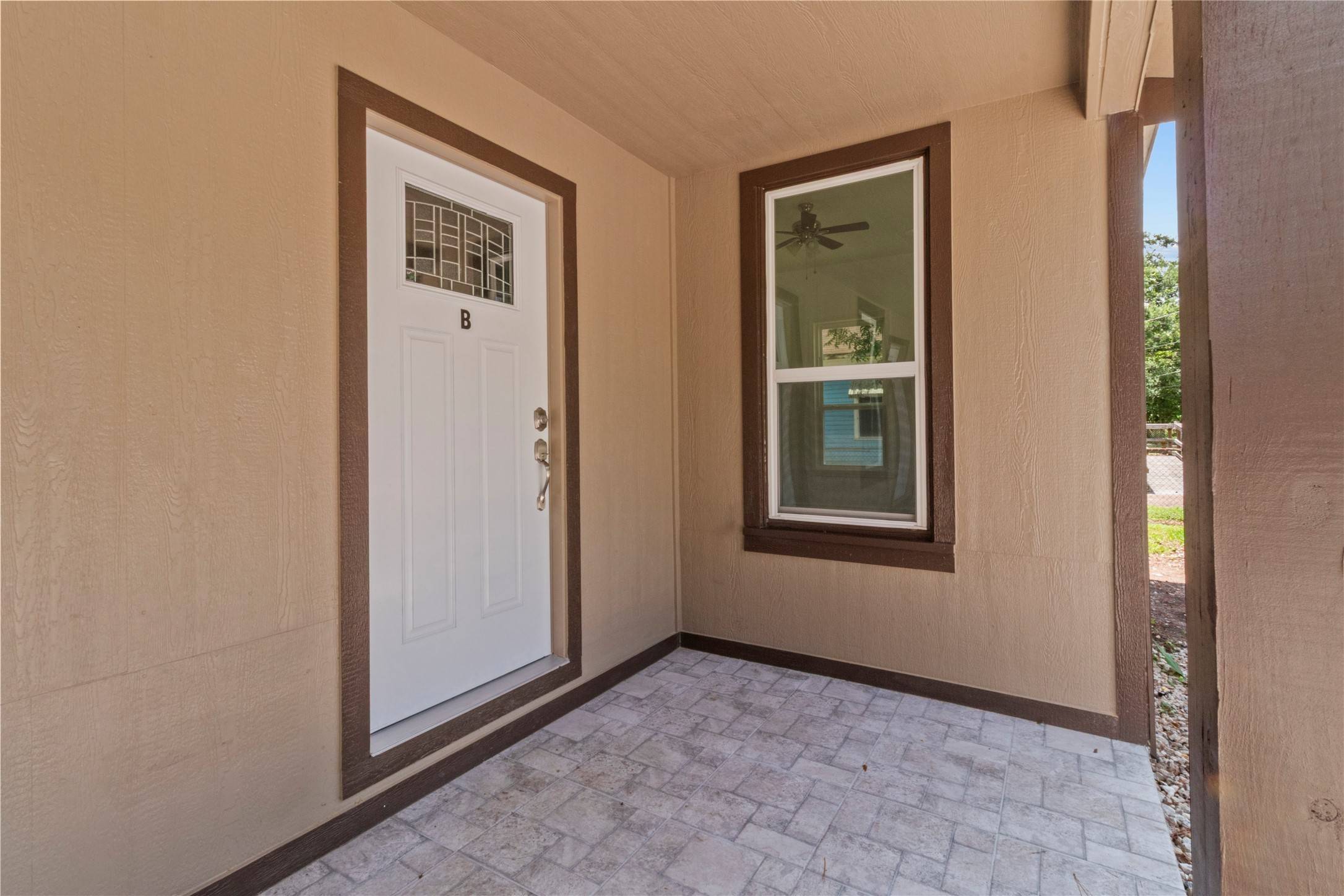 436 E Peach ST #B, Angleton, TX 77515