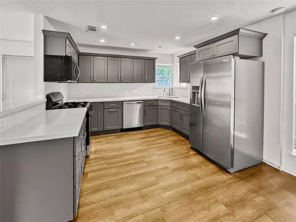 Lake Jackson, TX 77566,220 Almond DR