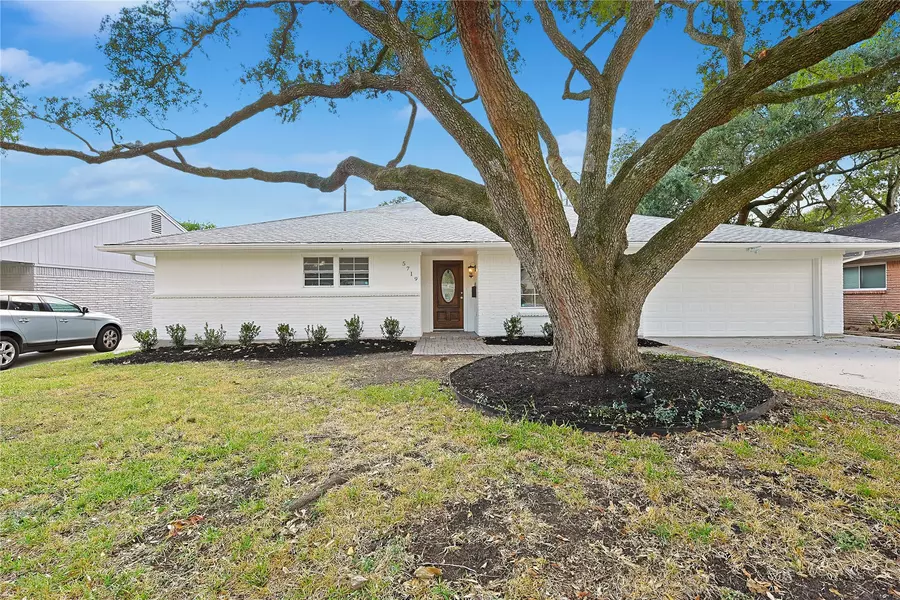 5719 Cerritos DR, Houston, TX 77035