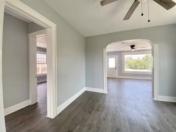 San Leon, TX 77539,2371 Broadway ST E