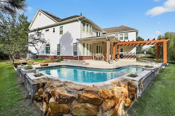 66 N Thatcher Bend CIR, Spring, TX 77389