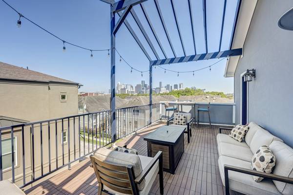 3302 Chenevert ST,  Houston,  TX 77004
