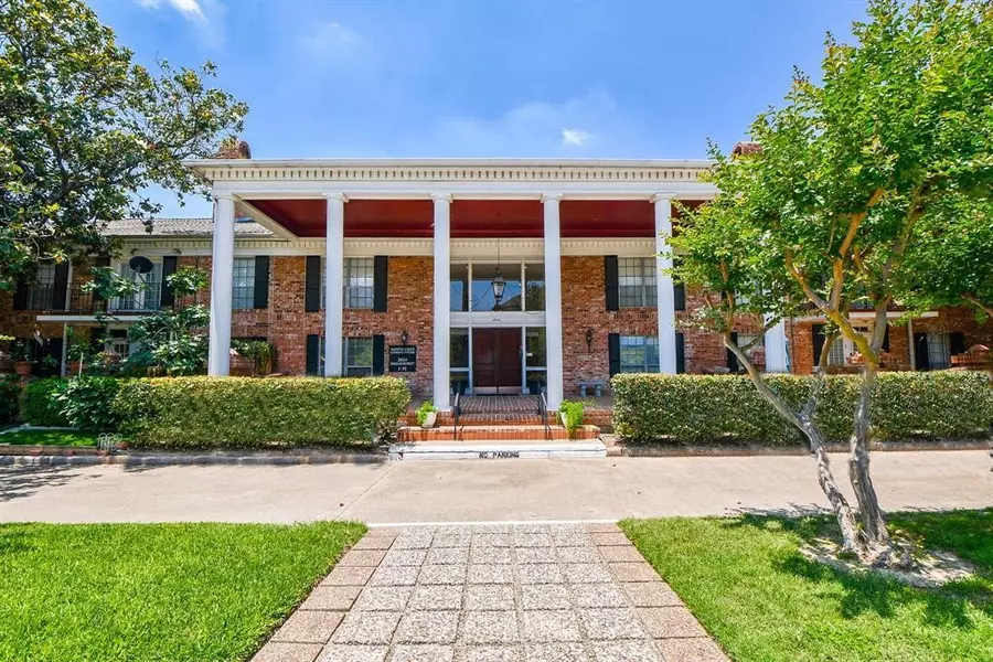 2824 Briarhurst DR #10, Houston, TX 77057