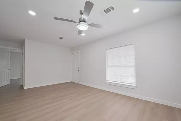 Houston, TX 77087,7333 Lakehurst DR