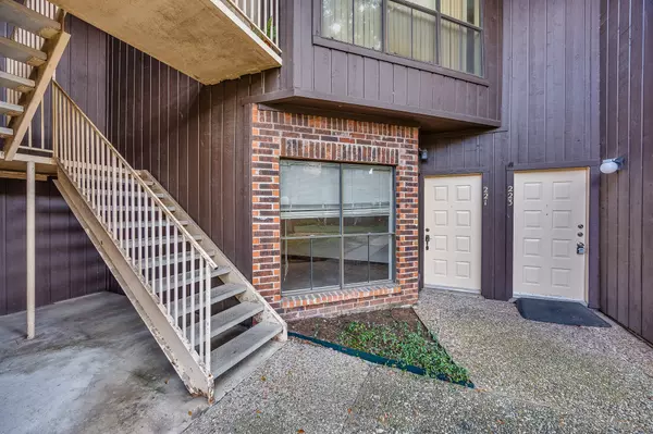 Houston, TX 77042,3100 Walnut Bend lane #221