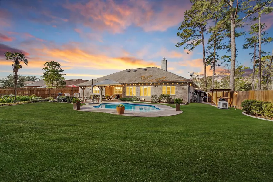 14071 Lakepoint DR, Willis, TX 77318