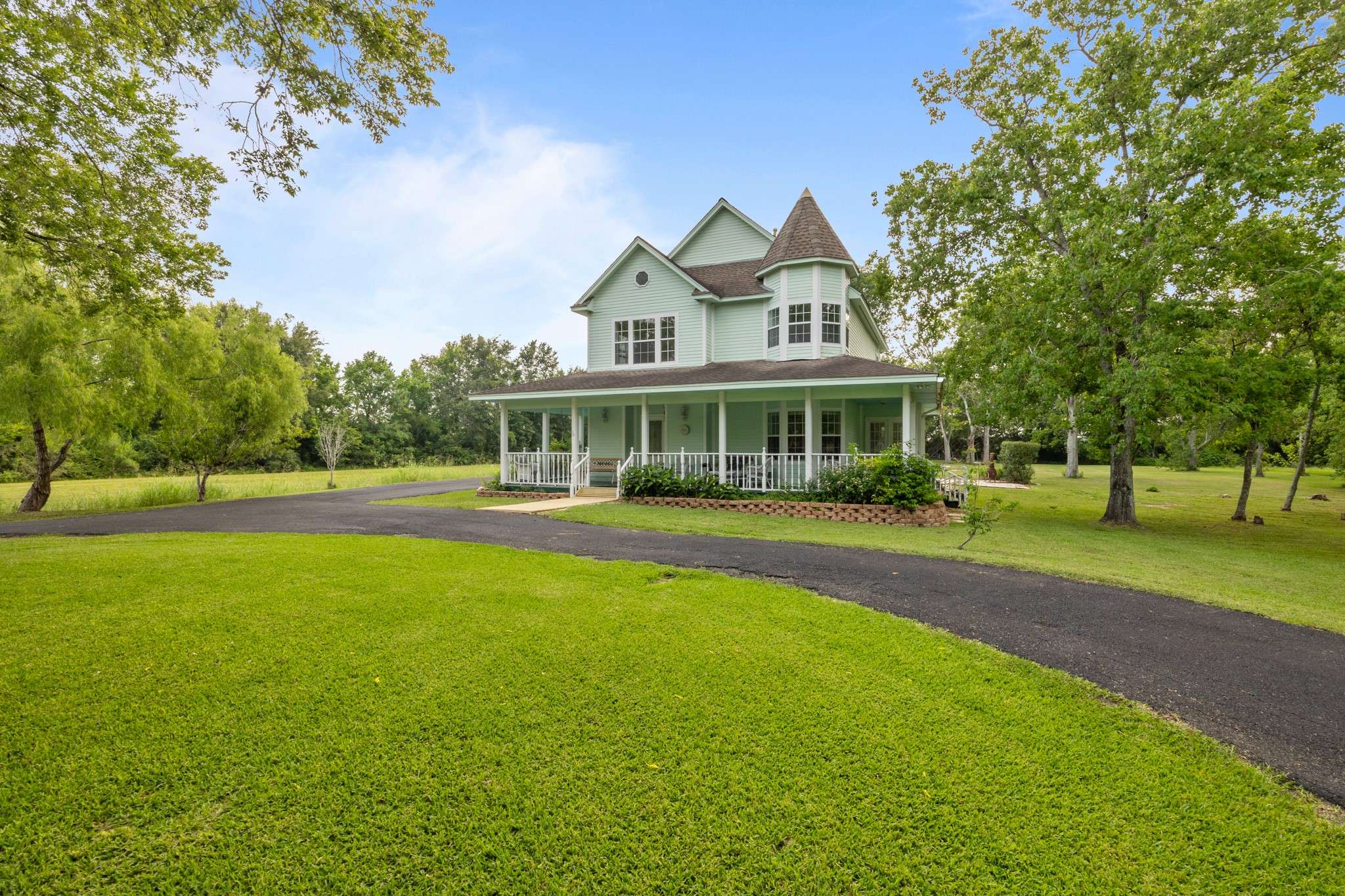 2350 Hawk MDWS, Pearland, TX 77581
