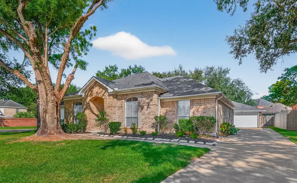 2503 Falcon Ridge ST, Pearland, TX 77584