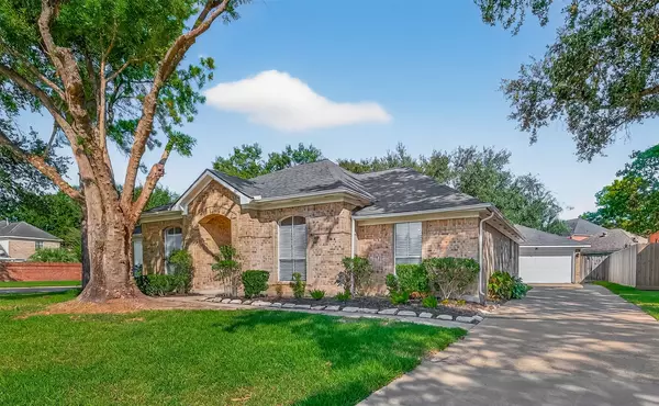 2503 Falcon Ridge ST, Pearland, TX 77584