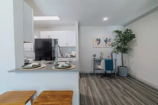 200 Hallow Tree LN #2095-1, Houston, TX 77090