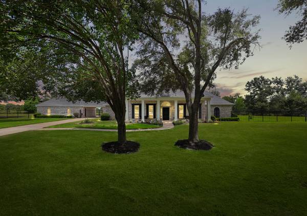 2027 E Deerwood DR, Richmond, TX 77406