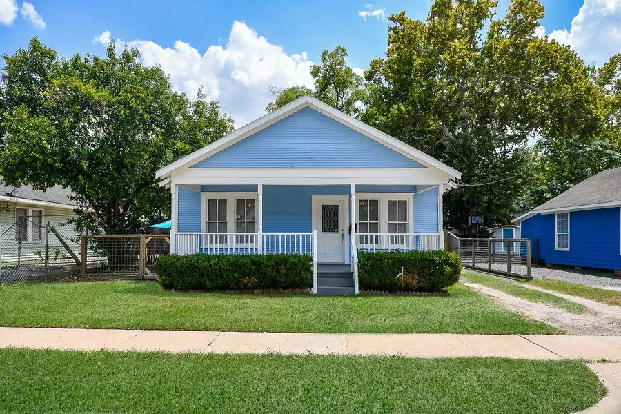 1017 W Cavalcade ST, Houston, TX 77009