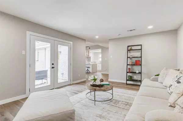 5634 Cerritos DR, Houston, TX 77035