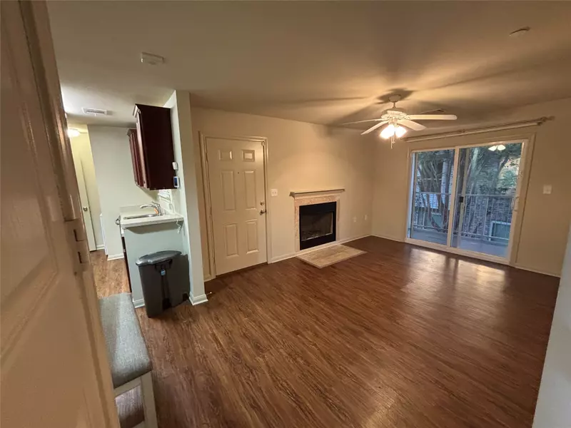 7600 Emmett F Lowry EXPY #404, Texas City, TX 77591