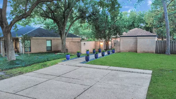 15707 Steamboat LN, Houston, TX 77079
