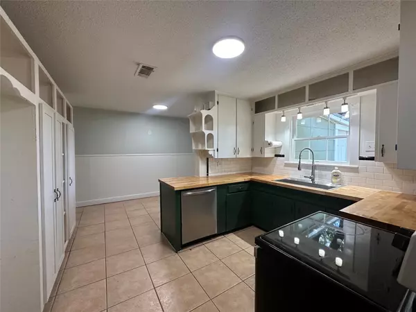 La Marque, TX 77568,1036 Hathaway ST