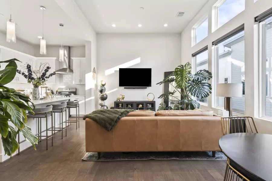 2210 Lou Ellen LN #E, Houston, TX 77018