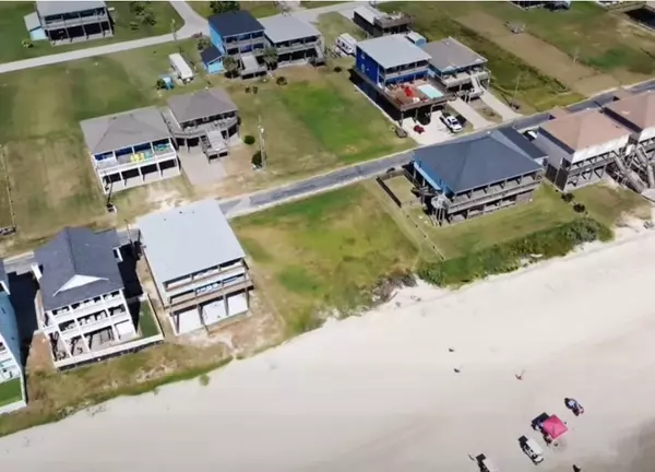 1114 Blue Water DR, Crystal Beach, TX 77650