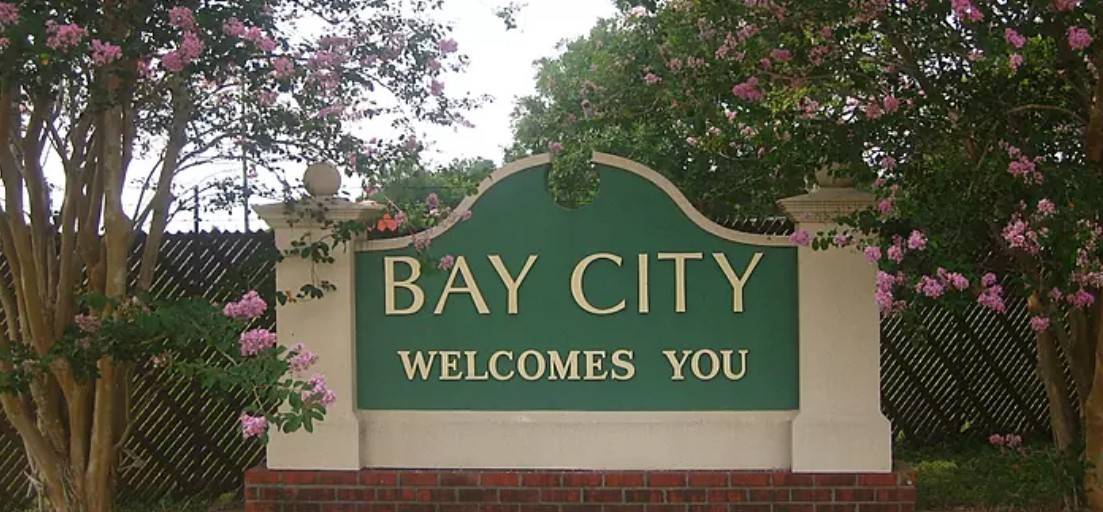 515 7th ST, Bay City, TX 77414