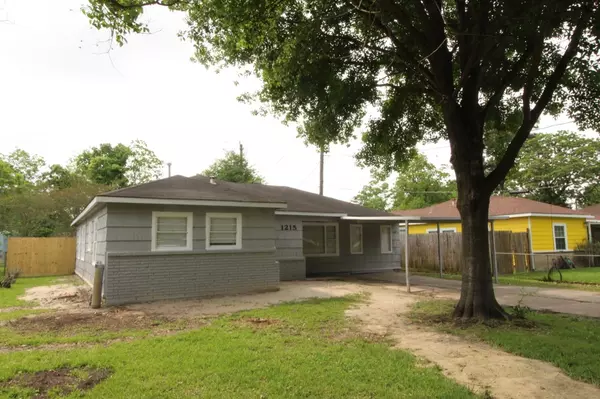 1215 Maplewood LN, Pasadena, TX 77502