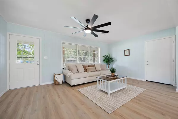 El Campo, TX 77437,388 Delbur ST