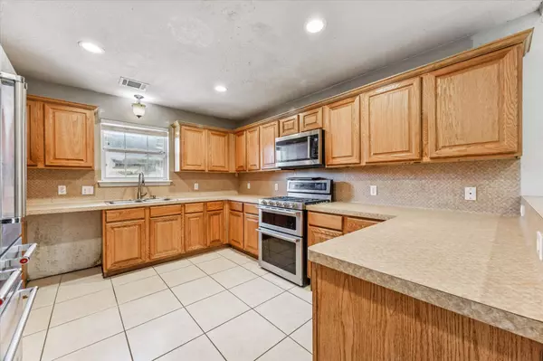 Pasadena, TX 77502,1704 Blake AVE