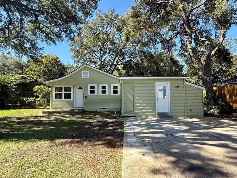 3120 Avenue H, Bay City, TX 77414