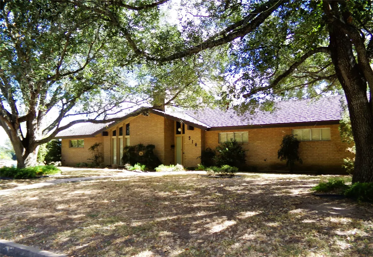 Weimar, TX 78962,516 N College ST