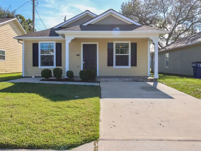 7413 Blue Jay DR, Texas City, TX 77591