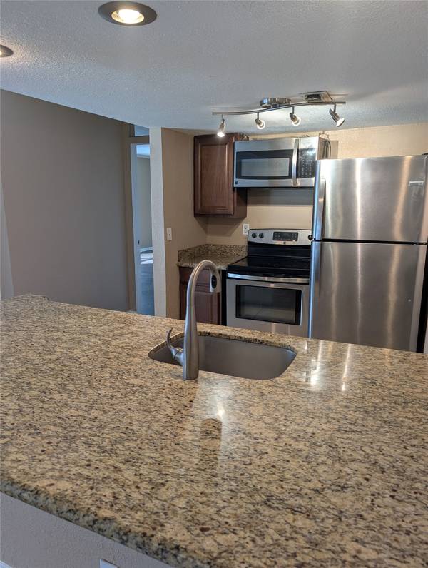 2503 Mccue RD #37, Houston, TX 77056