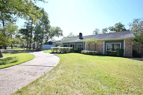 Friendswood, TX 77546,8 Earlham DR