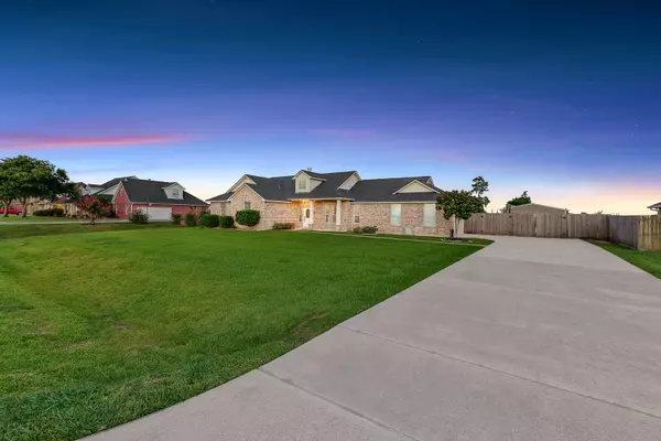 Mont Belvieu, TX 77523,9826 Palm DR