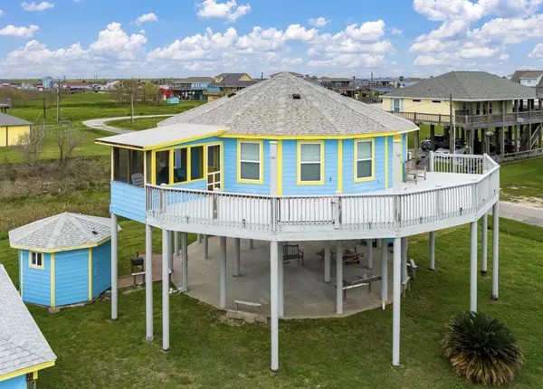 865 Main ST, Crystal Beach, TX 77650