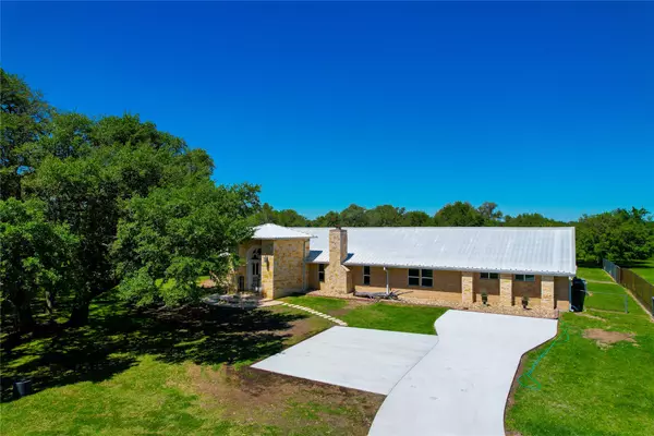 280 Hebron Church RD, Yoakum, TX 77995