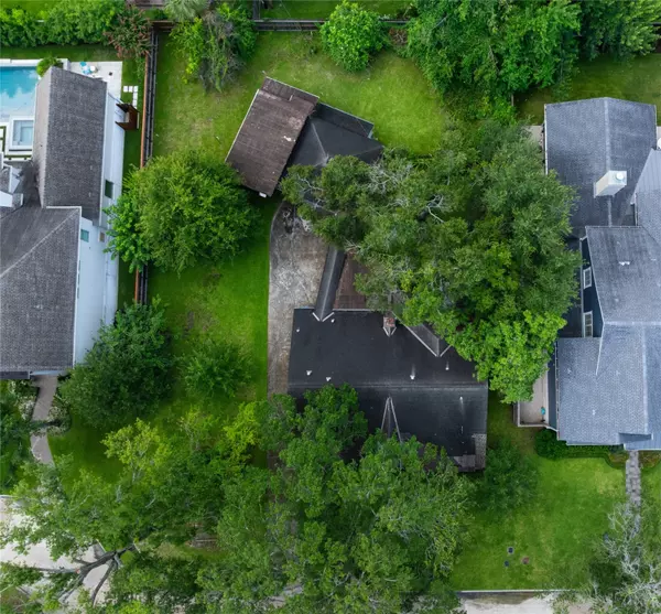 8630 Cedarbrake DR, Spring Valley Village, TX 77055